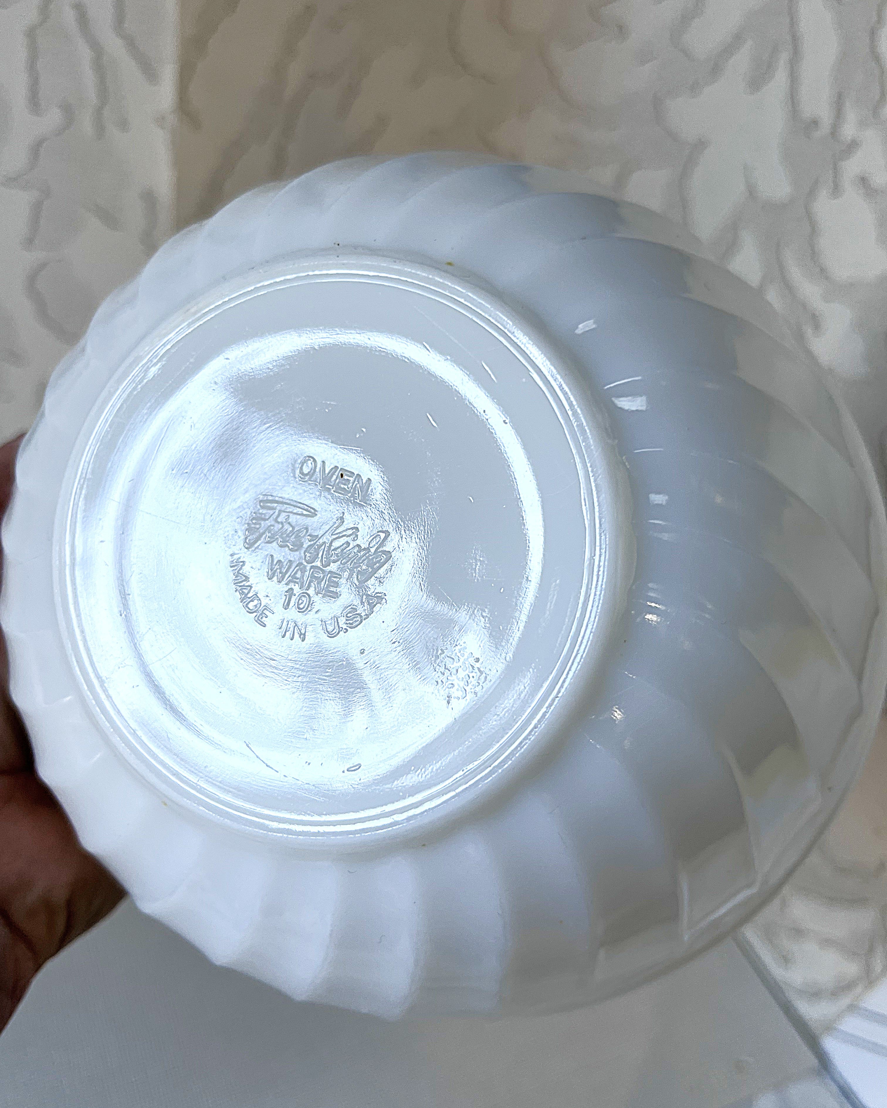 Vintage Mixing Bowls: Anchor Hocking White Swirl Mixing Bowls, 2
