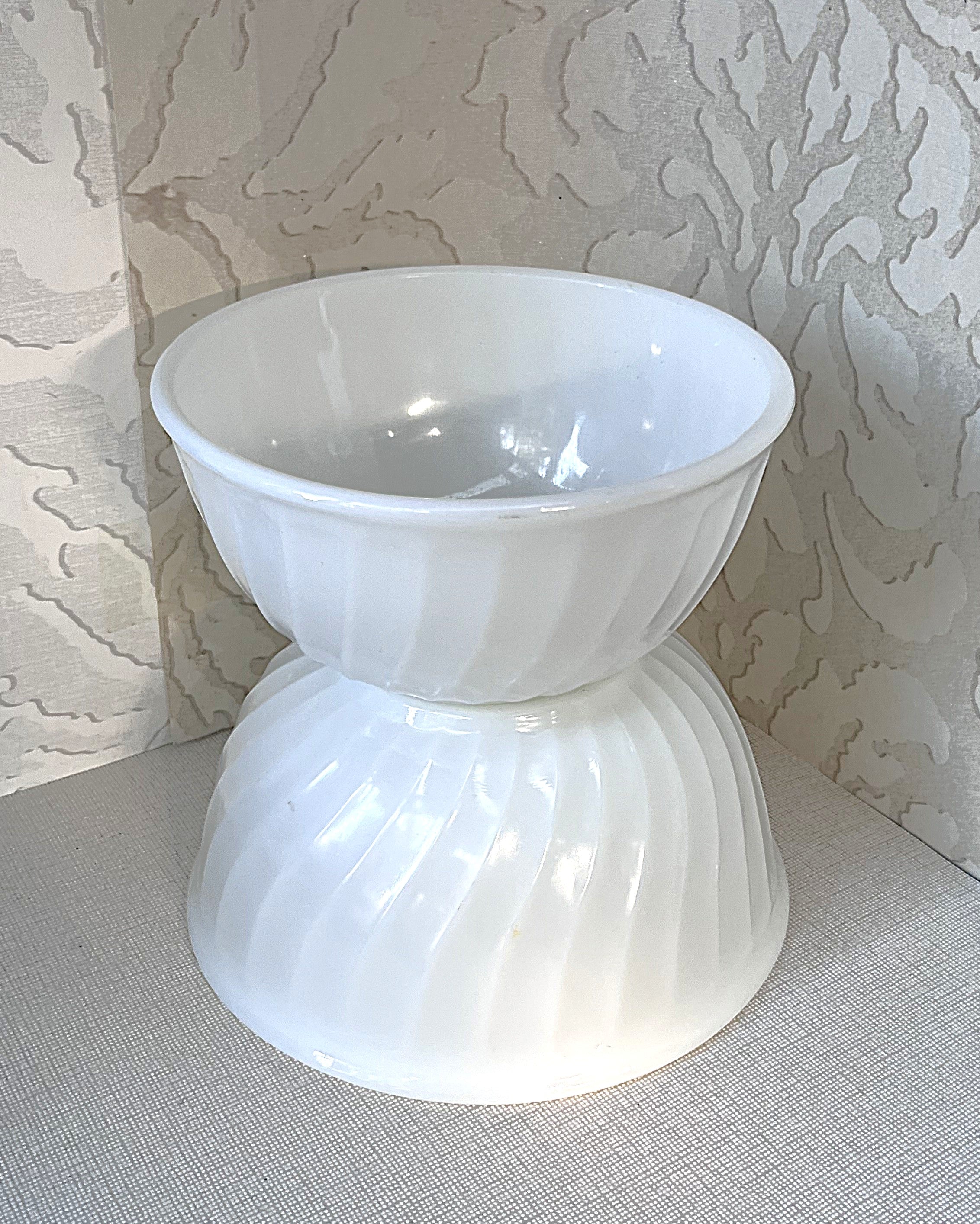 Vintage Mixing Bowls: Anchor Hocking White Swirl Mixing Bowls, 2