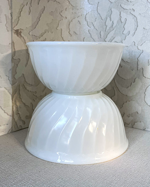 Vintage Mixing Bowls: Anchor Hocking White Swirl Mixing Bowls, 2