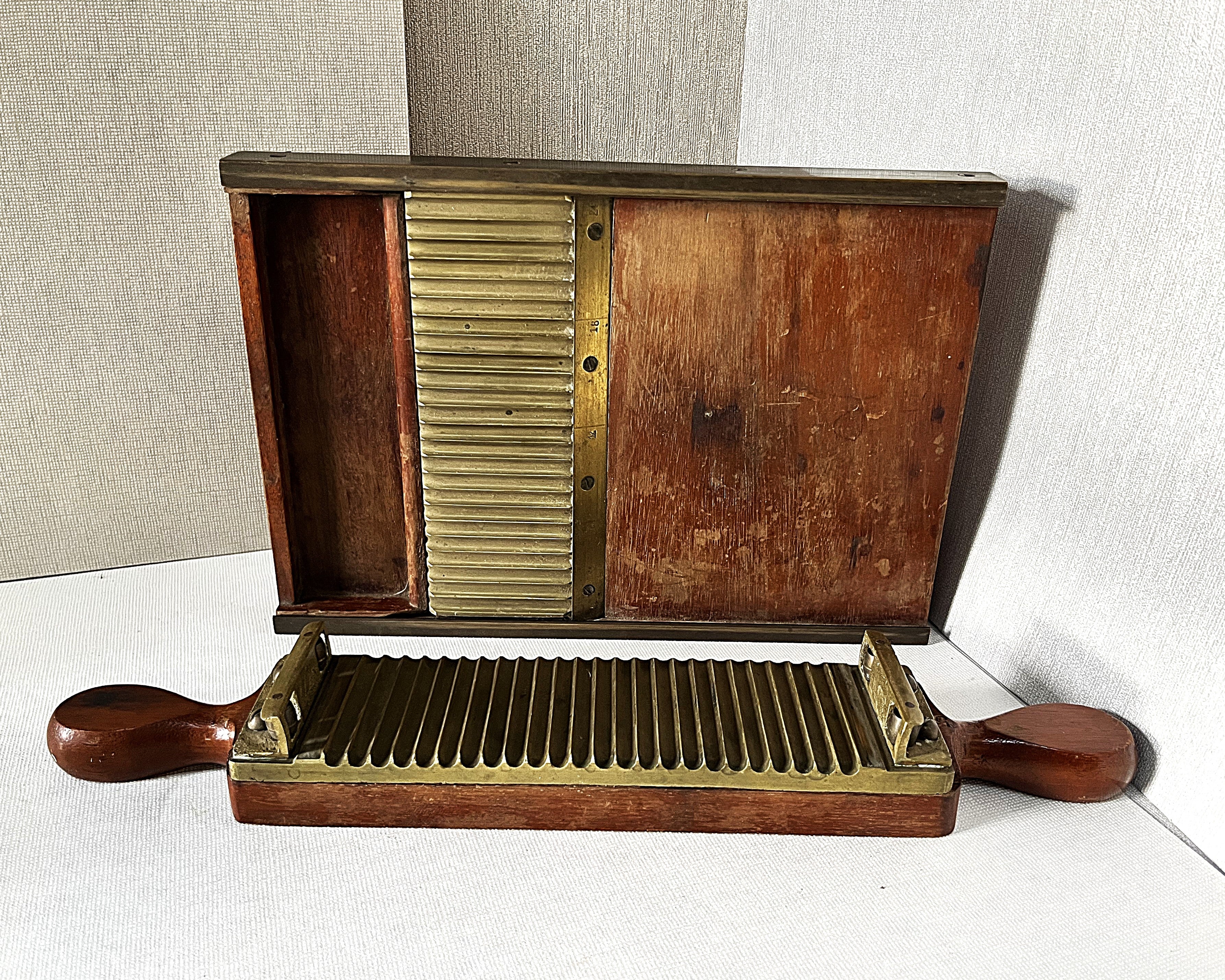 Vintage Apothecary: Rare Complete 24-Pill Victorian Apothecary Roller