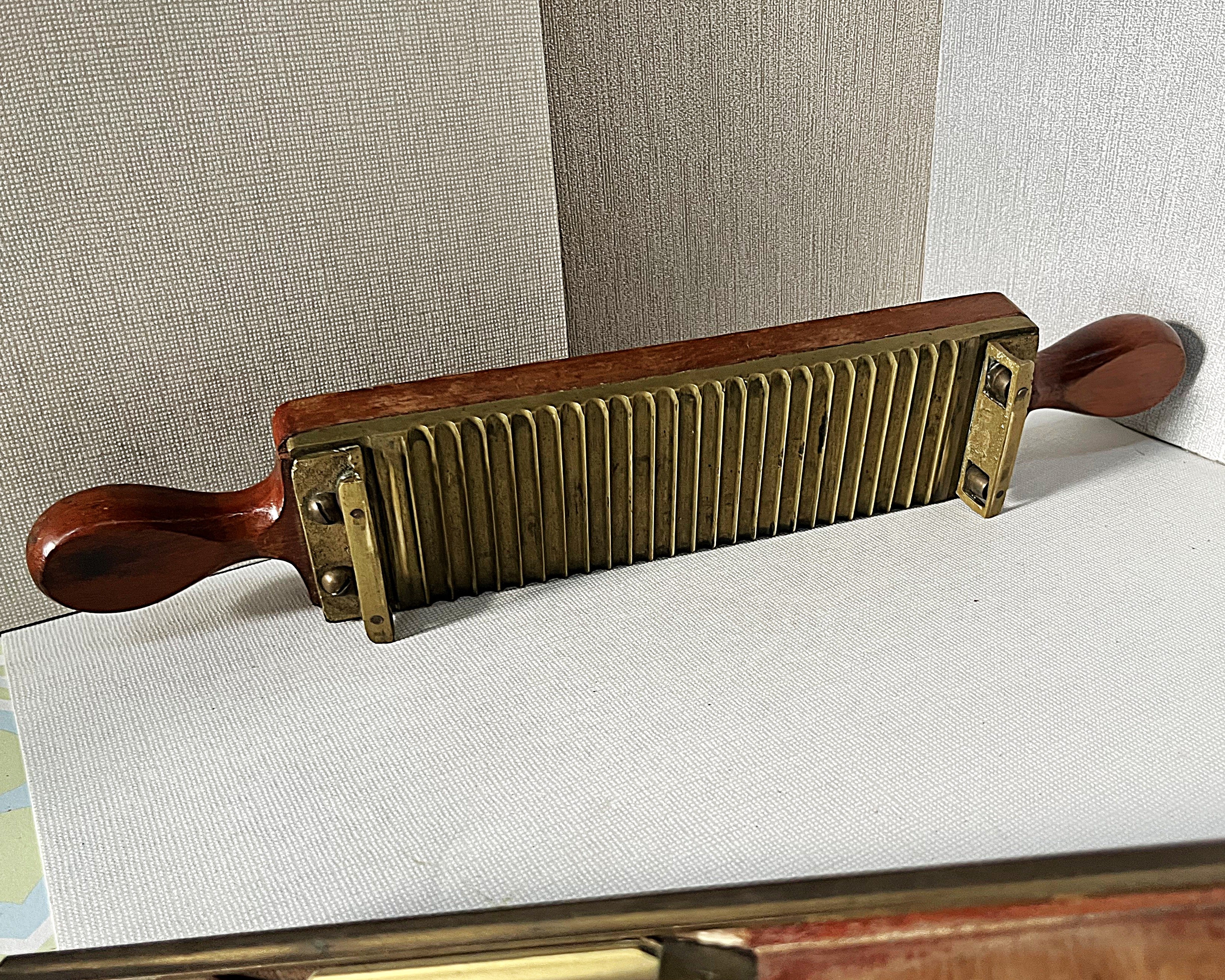 Vintage Apothecary: Rare Complete 24-Pill Victorian Apothecary Roller