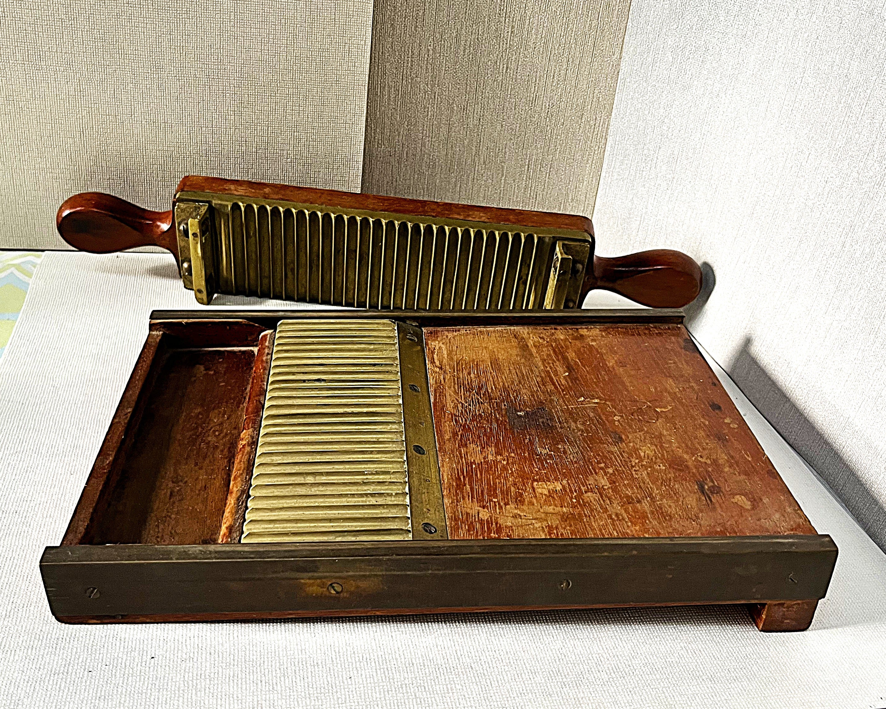 Vintage Apothecary: Rare Complete 24-Pill Victorian Apothecary Roller
