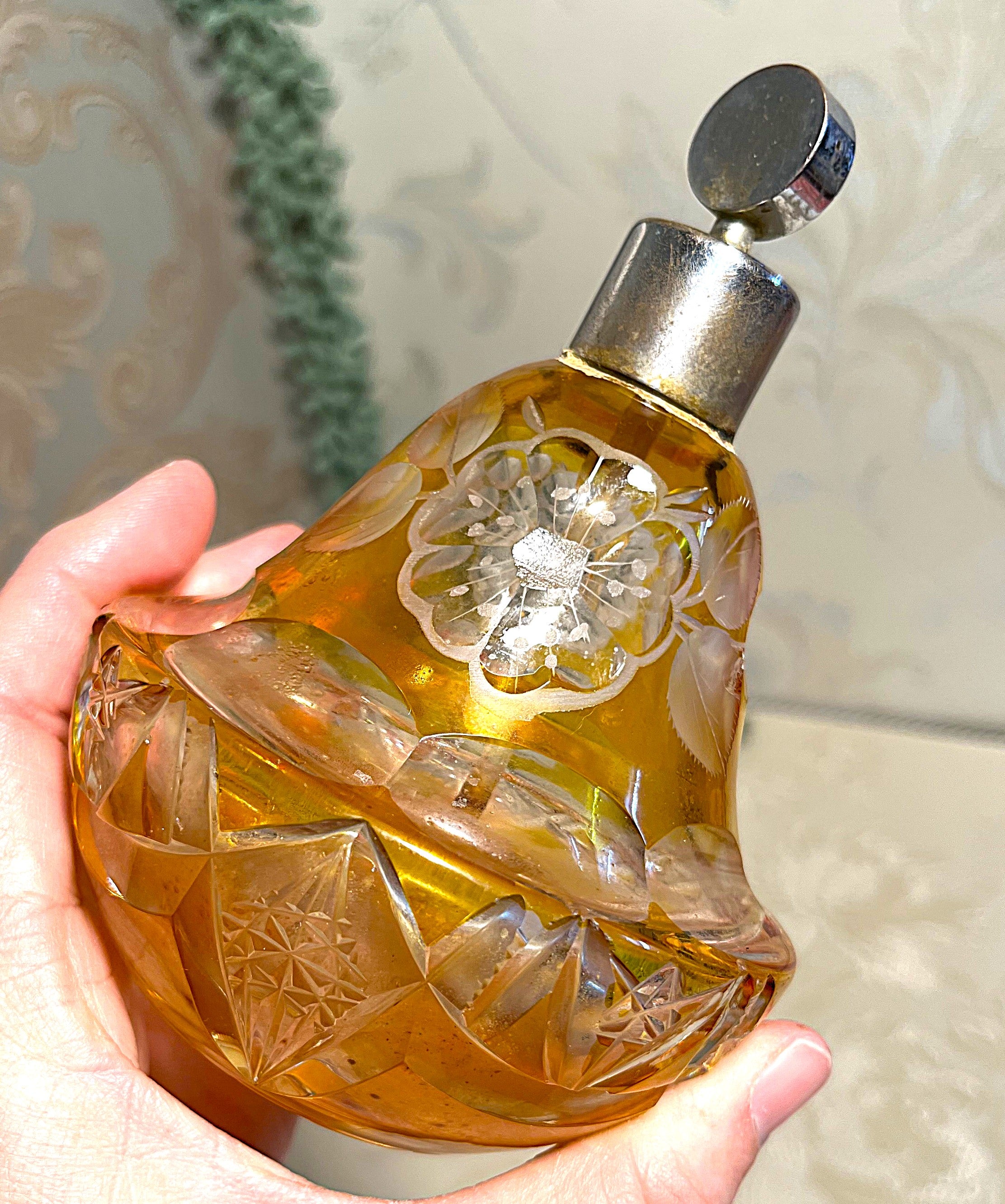 Perfume Bottle: Czechoslovakian Art Glass Perfume Display