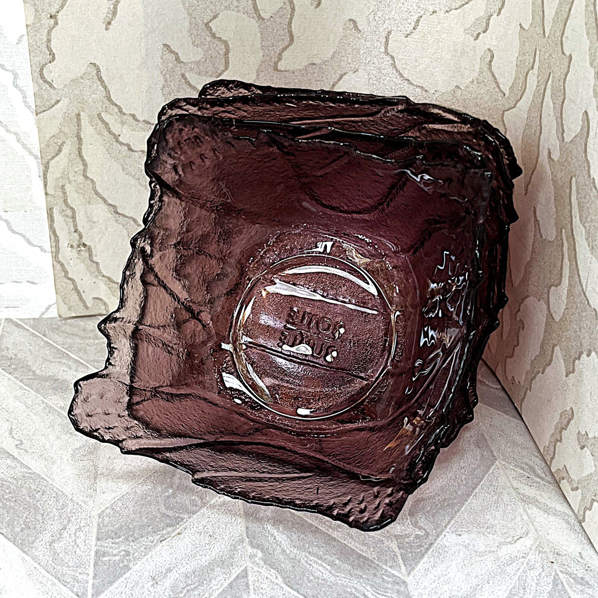 Dinnerware: Botle Buhle Amethyst Glass Leaf Dessert Bowls
