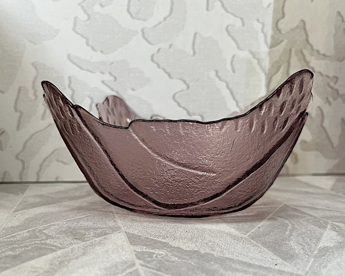 Dinnerware: Botle Buhle Amethyst Glass Leaf Dessert Bowls