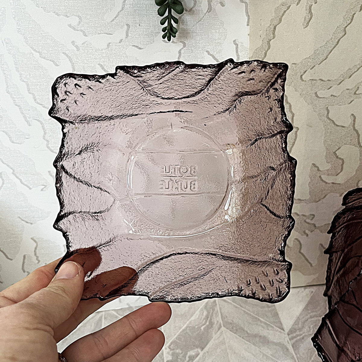 Dinnerware: Botle Buhle Amethyst Glass Leaf Dessert Bowls