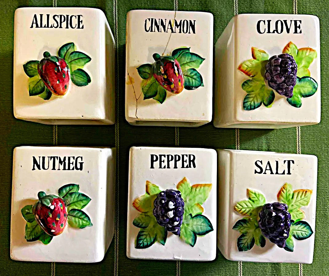 Storage: Country Cottage 6-Piece Ceramic Spice Rack
