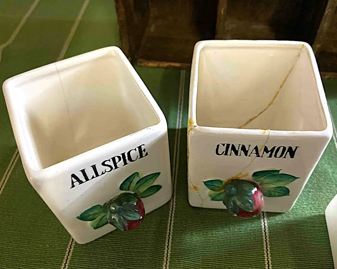 Storage: Country Cottage 6-Piece Ceramic Spice Rack