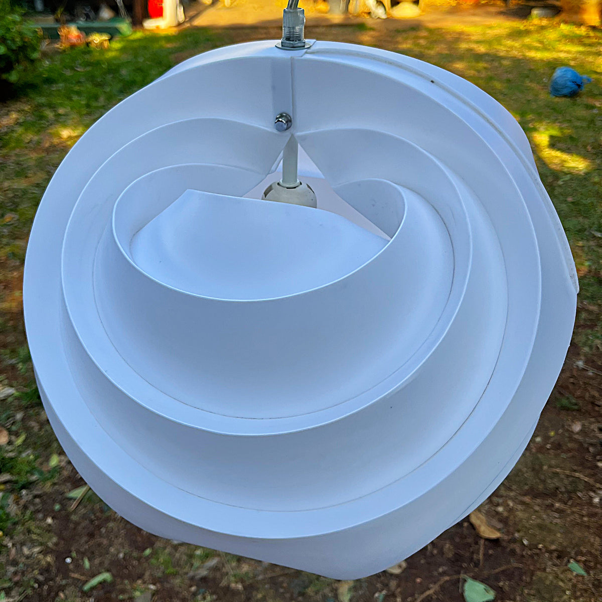 Lights: White Swirl Ribbon Pendant Light