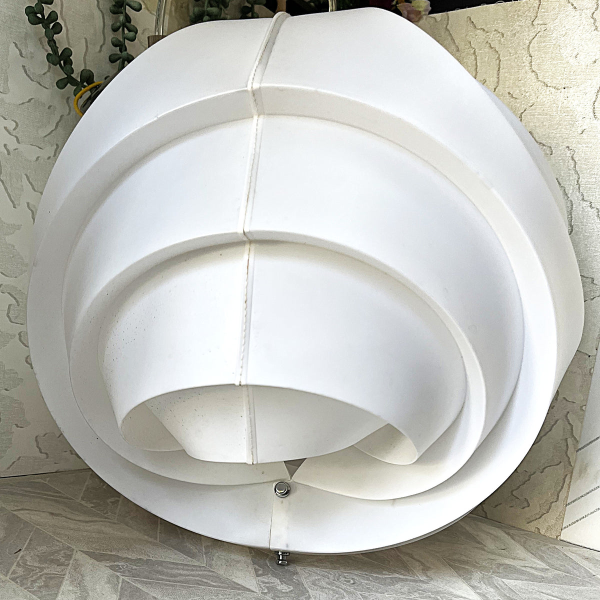 Lights: White Swirl Ribbon Pendant Light