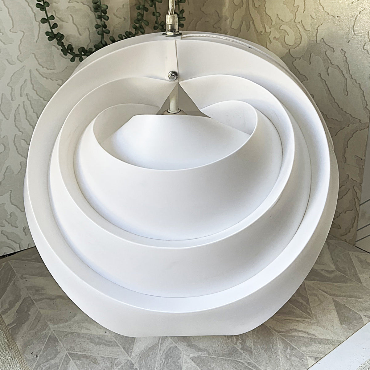 Lights: White Swirl Ribbon Pendant Light