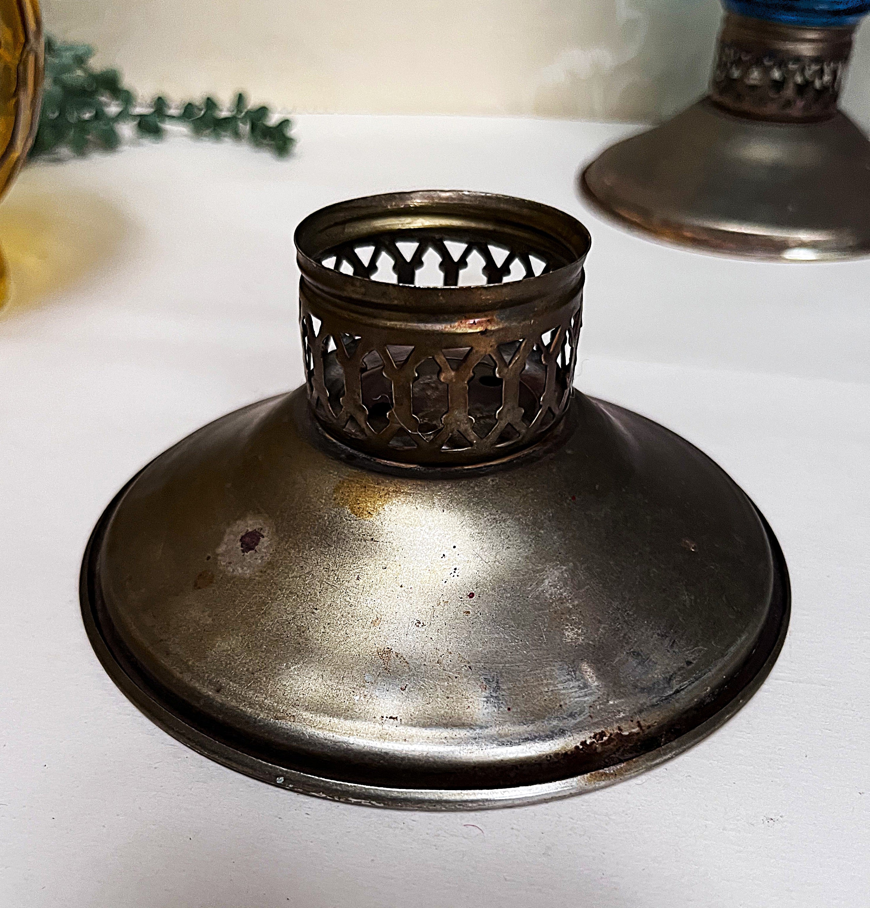 Kerosene Lamps: Pair of Turkey Foot Kerosene Lanterns Moon & Star Design