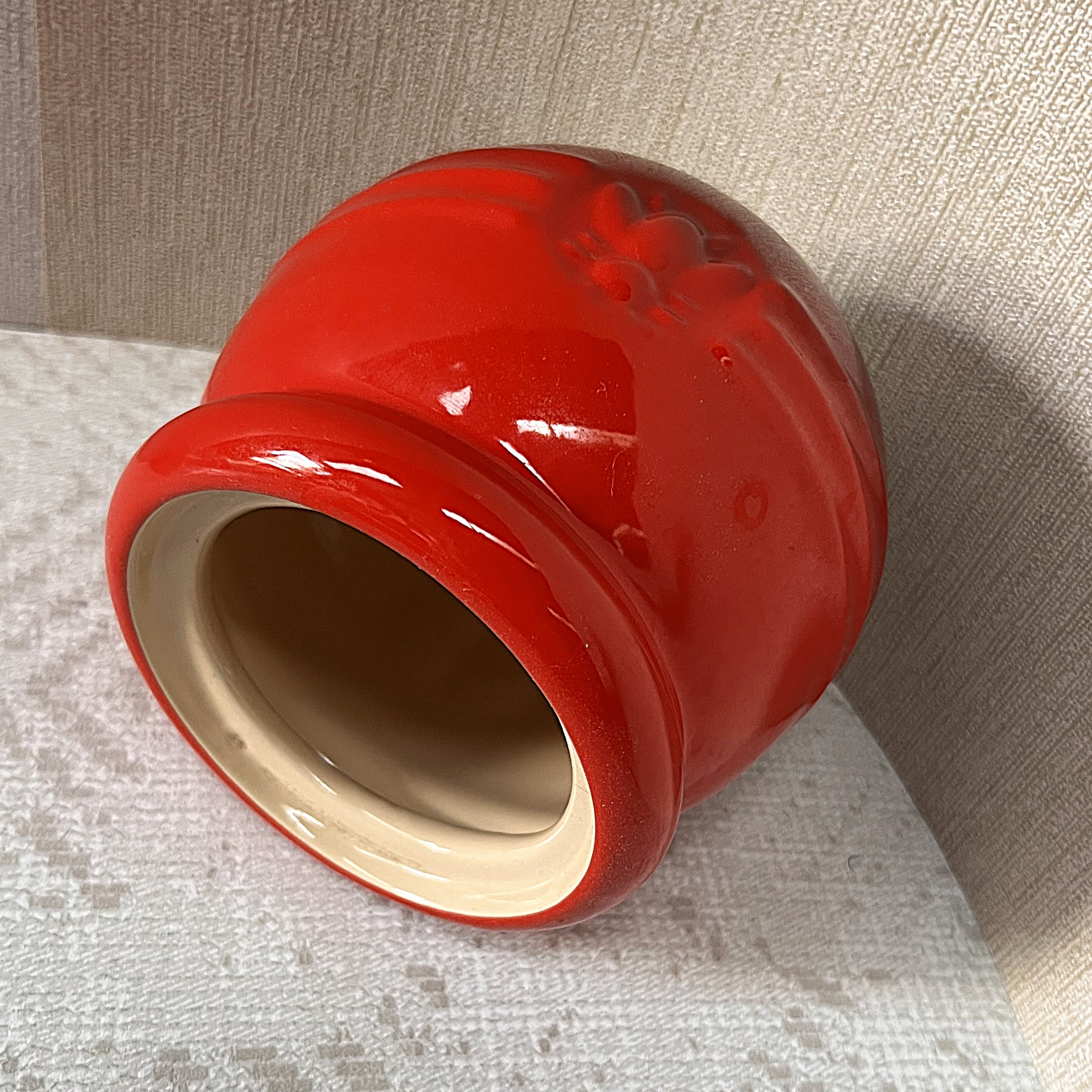 Le Creuset: Cerise Cherry Red Honey Pot Base