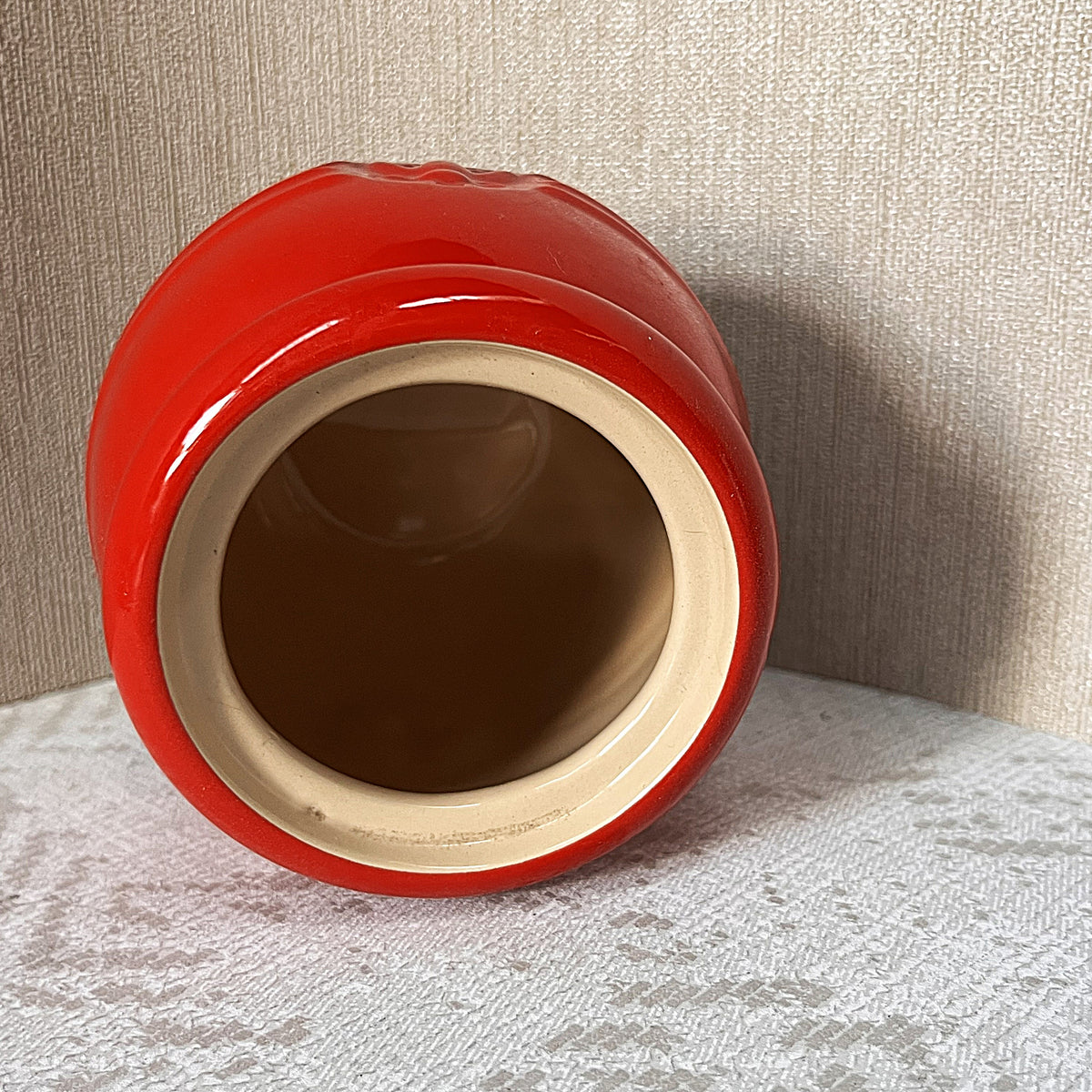 Le Creuset: Cerise Cherry Red Honey Pot Base