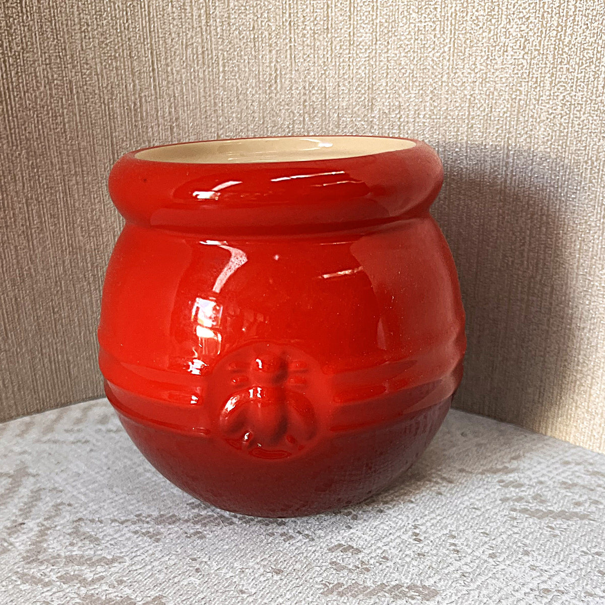 Le Creuset: Cerise Cherry Red Honey Pot Base