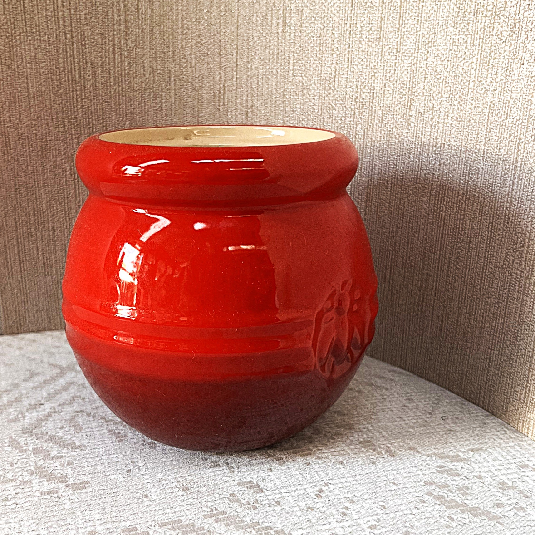 Le Creuset: Cerise Cherry Red Honey Pot Base