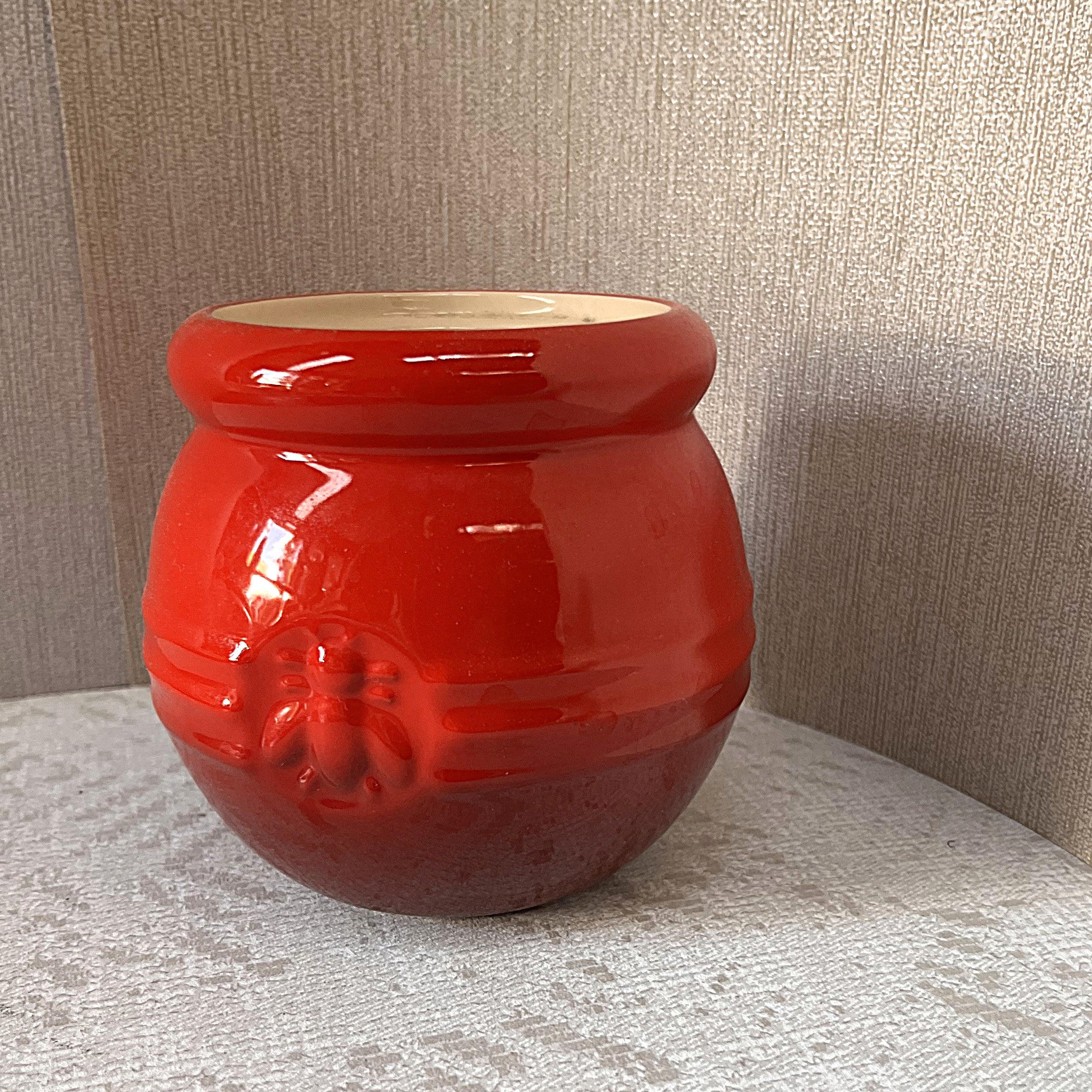 Le Creuset: Cerise Cherry Red Honey Pot Base