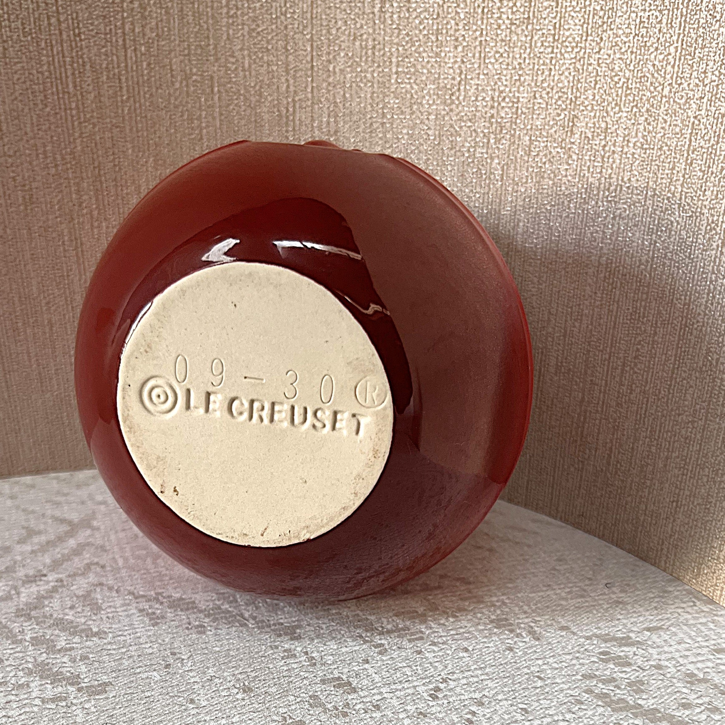 Le Creuset: Cerise Cherry Red Honey Pot Base