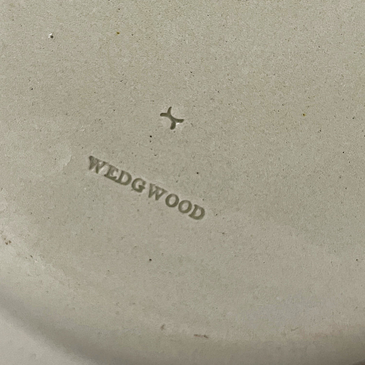 Decorative Plates: Wedgwood Drabware “Oriental 1810” Antique Ironstone Plate (22cm)