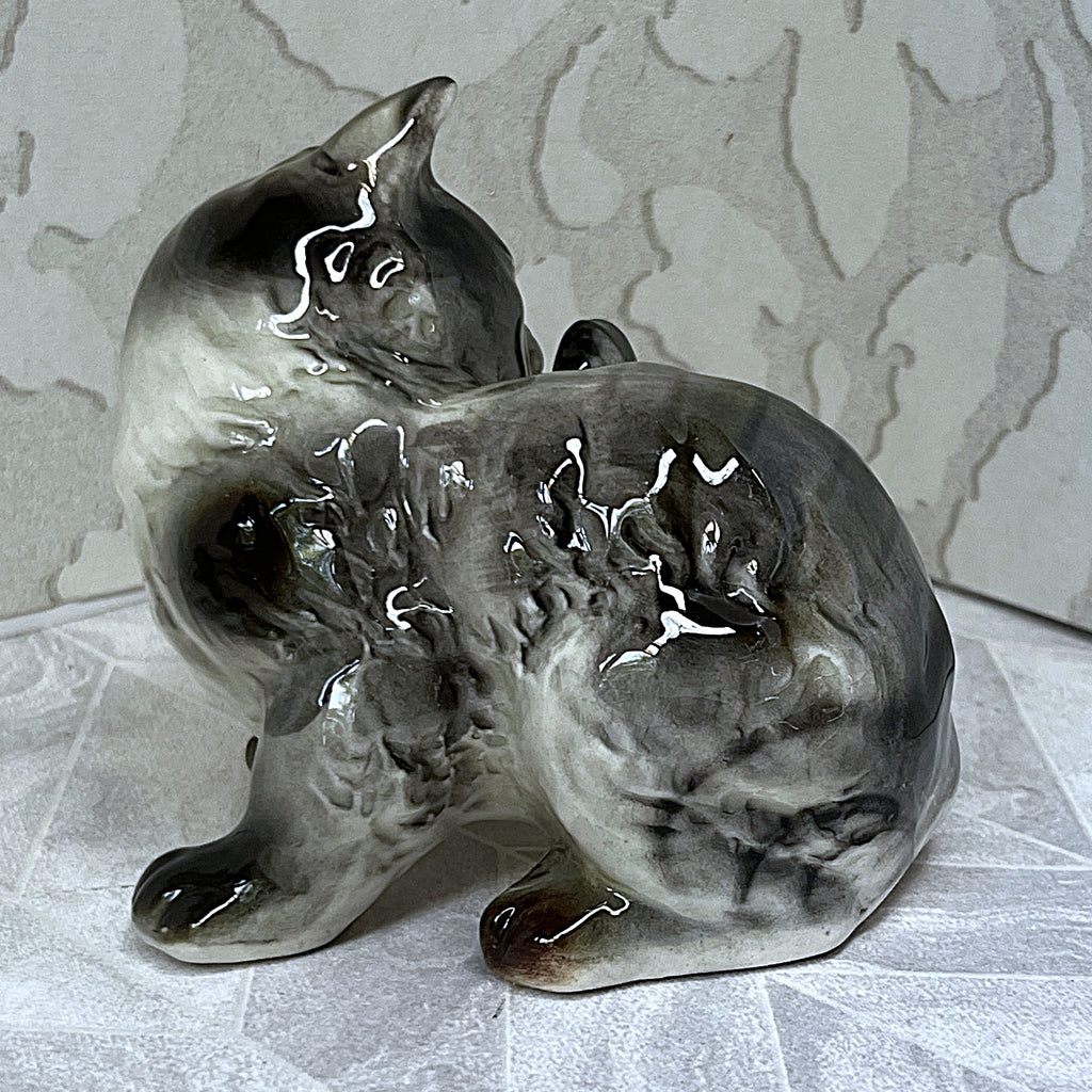 Animal Décor: Beswick Tabby Cat Grooming Figurine