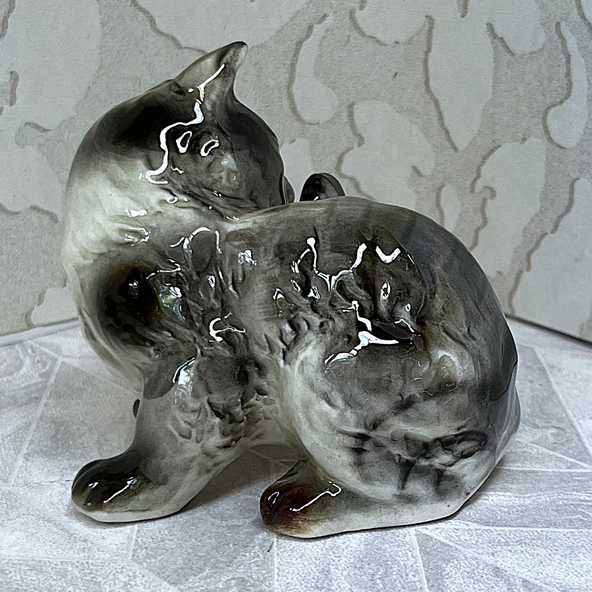 Animal Décor: Beswick Tabby Cat Grooming Figurine