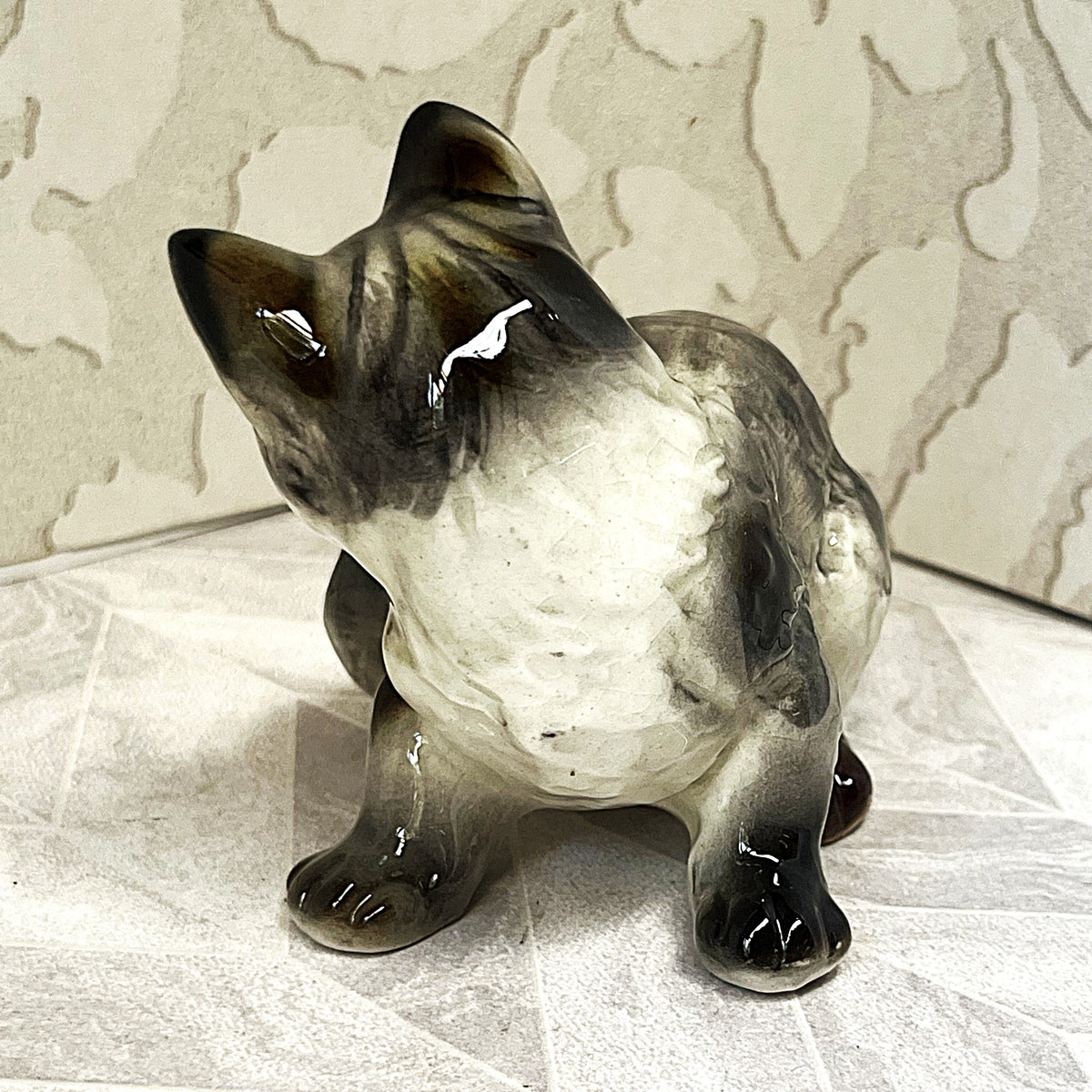 Animal Décor: Beswick Tabby Cat Grooming Figurine