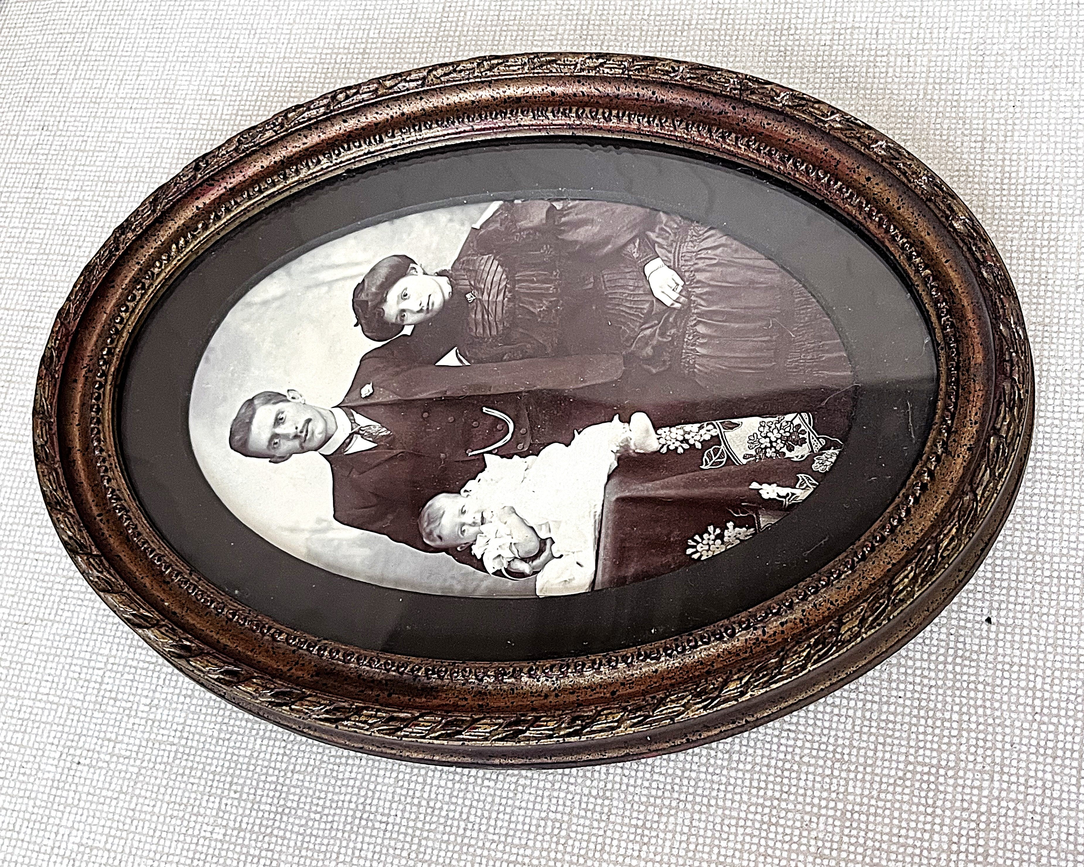 Bookshelf Art: Edwardian Style Oval Convex Glass Portrait Frame