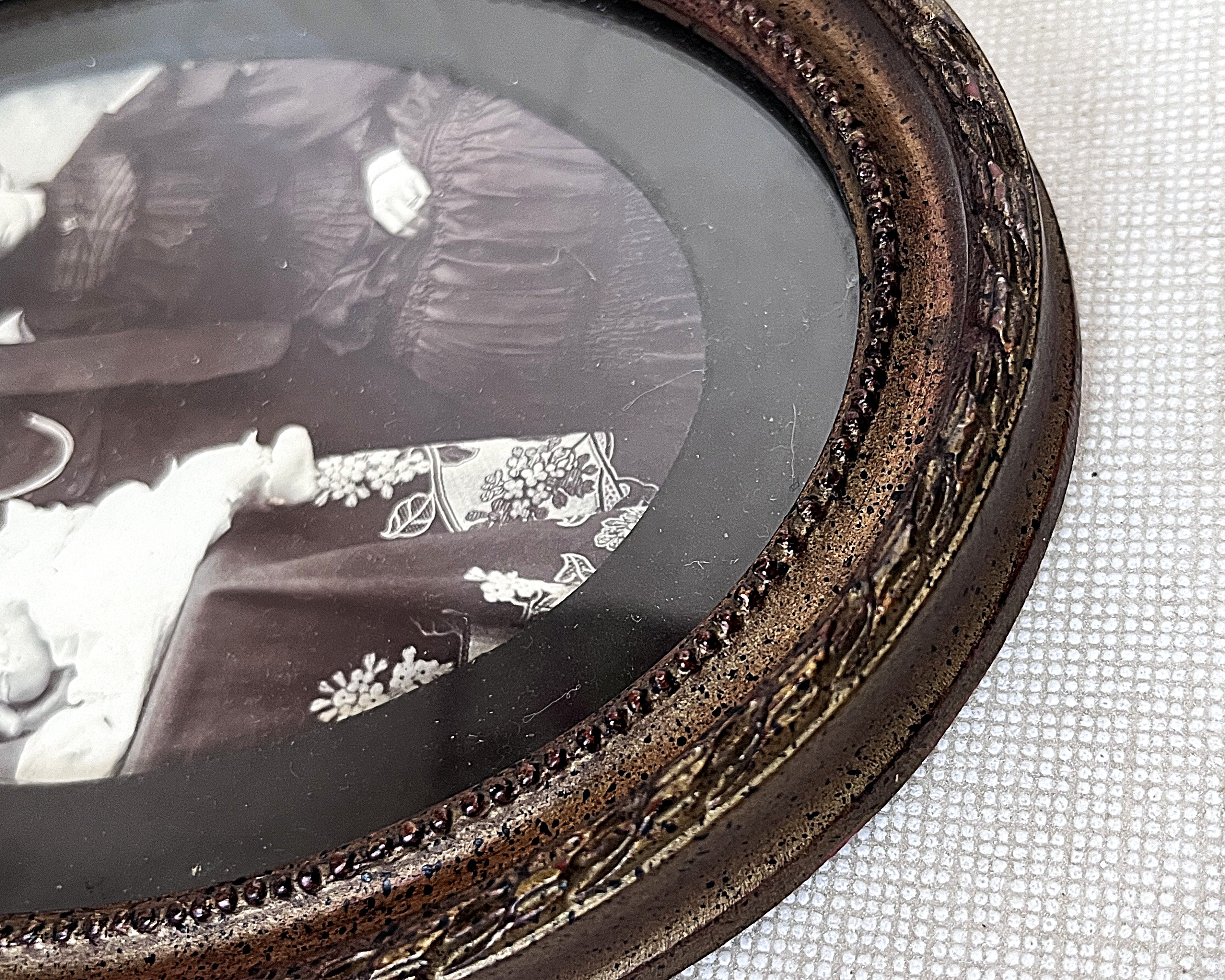 Bookshelf Art: Edwardian Style Oval Convex Glass Portrait Frame