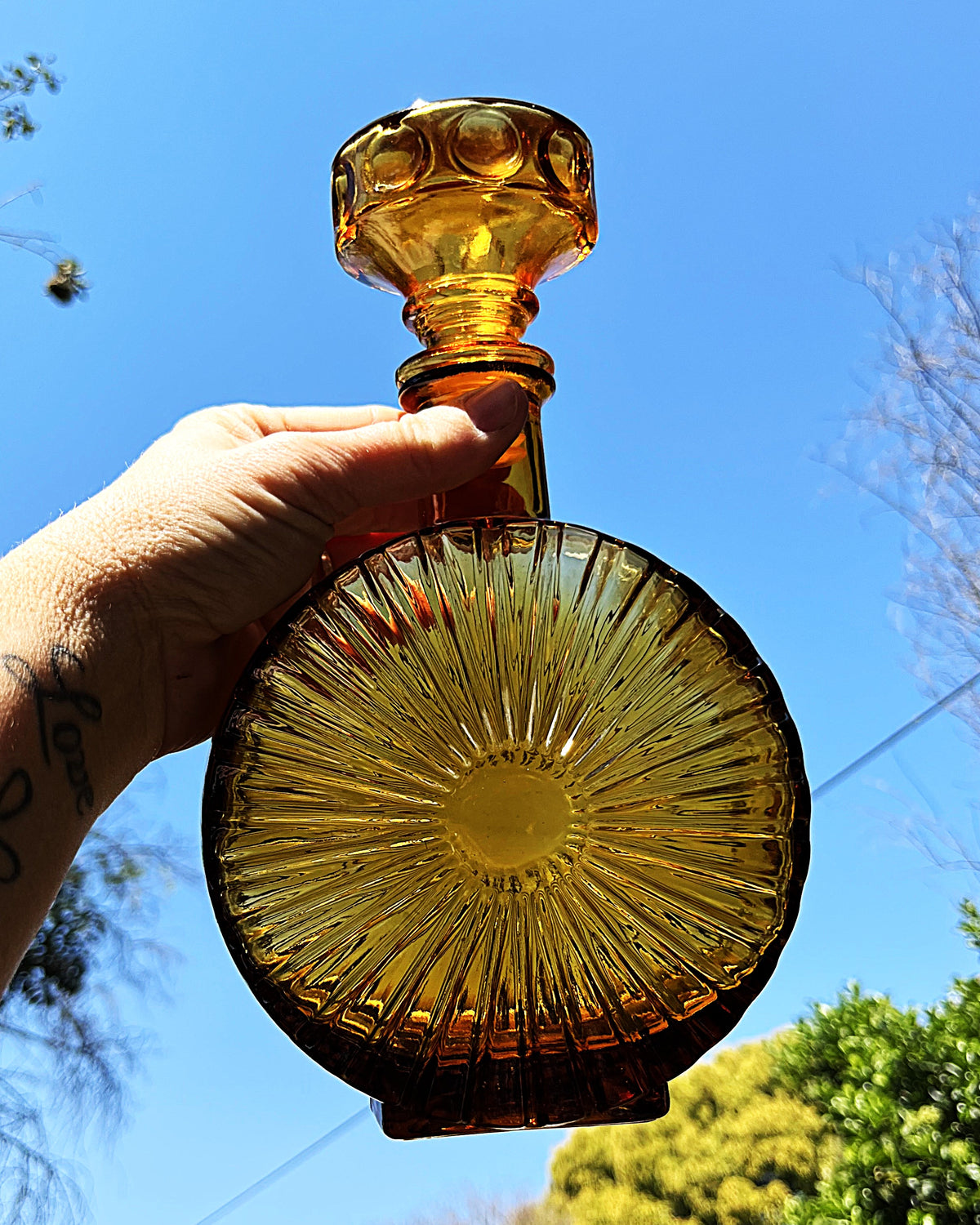Decorative Art Glass: Empoli Amber Art Glass Sunburst Decanter