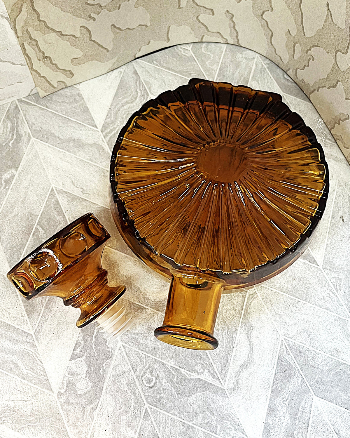 Decorative Art Glass: Empoli Amber Art Glass Sunburst Decanter