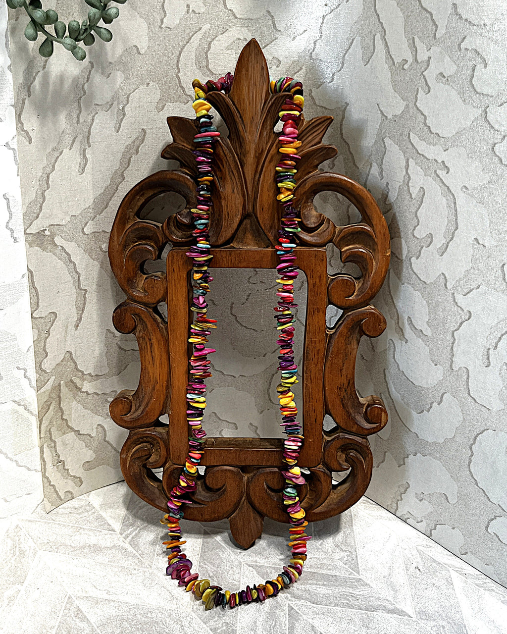 Jewellery: Balinese Multi-Colour Crystalline Mother-of-Pearl Opera Strand