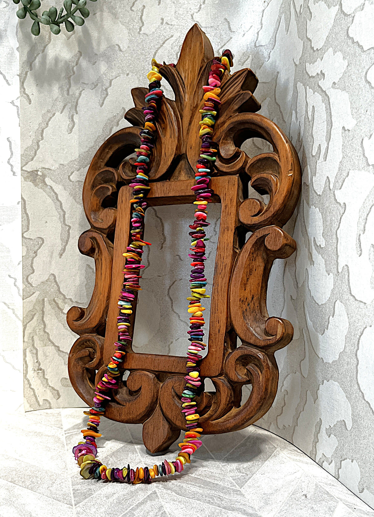 Jewellery: Balinese Multi-Colour Crystalline Mother-of-Pearl Opera Strand