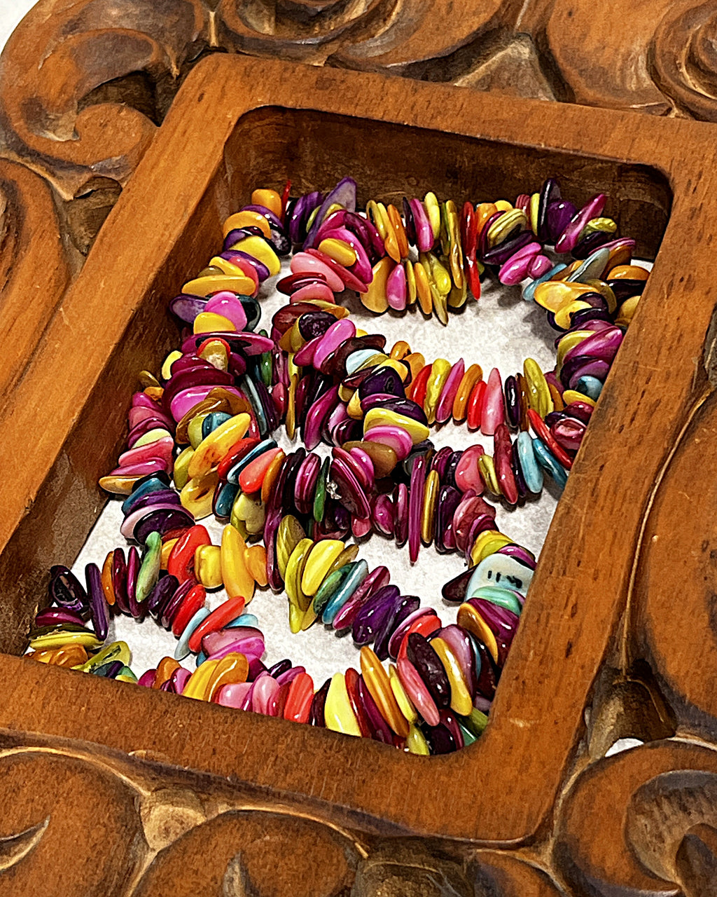 Jewellery: Balinese Multi-Colour Crystalline Mother-of-Pearl Opera Strand