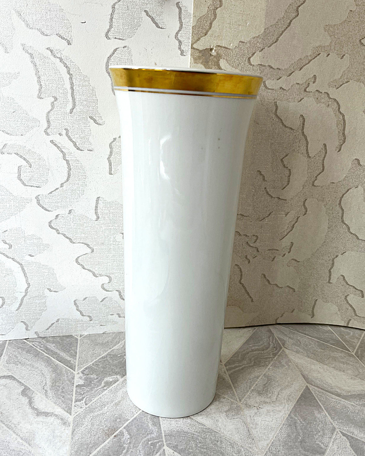 Vases: Hutschenreuther Selb Germany Gold Leaf Cylinder Vase