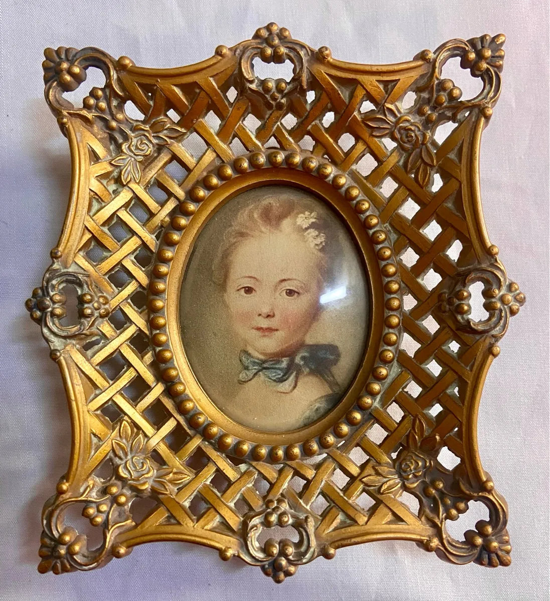 Bookshelf Art: Monarch Trade Mark Pierced Gilt Brass Cameo Portrait Frame
