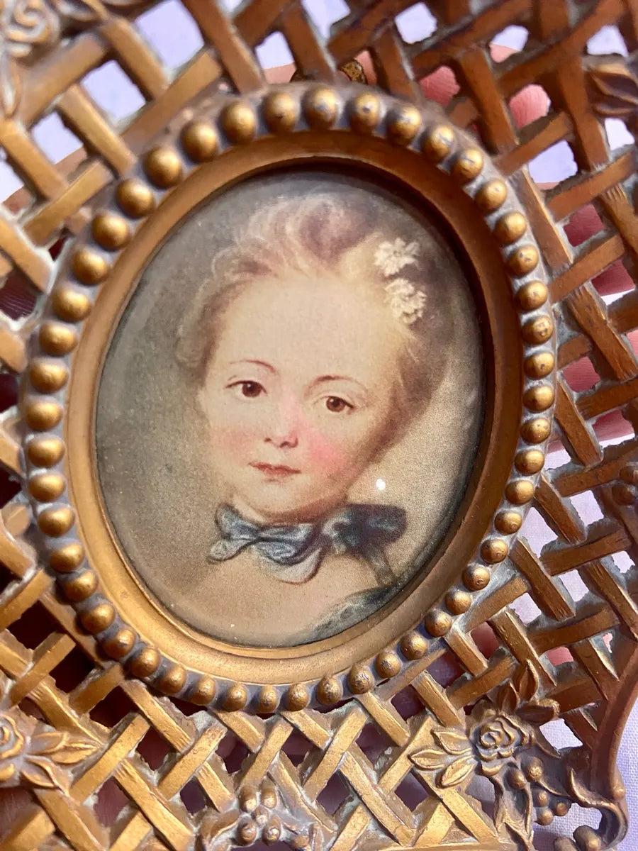 Bookshelf Art: Monarch Trade Mark Pierced Gilt Brass Cameo Portrait Frame