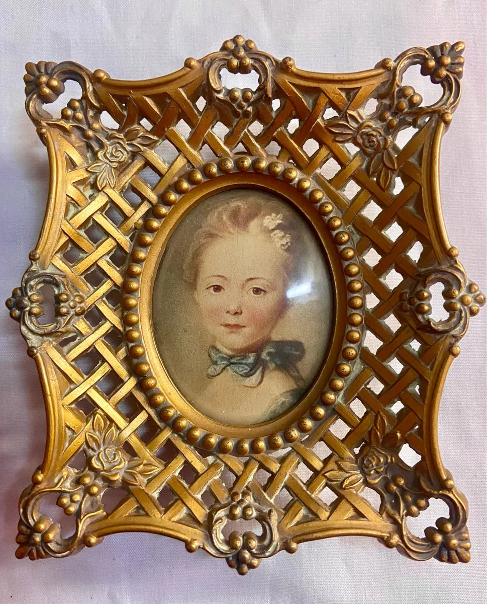 Bookshelf Art: Monarch Trade Mark Pierced Gilt Brass Cameo Portrait Frame