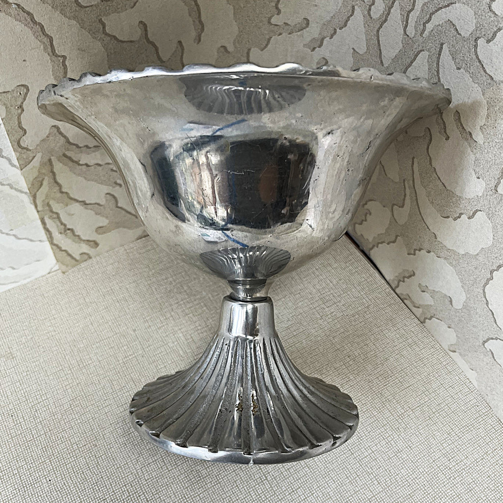 Aluminium Décor: Mid-Century Modern Fluted Cast Aluminium Pedestal Compote Bowl