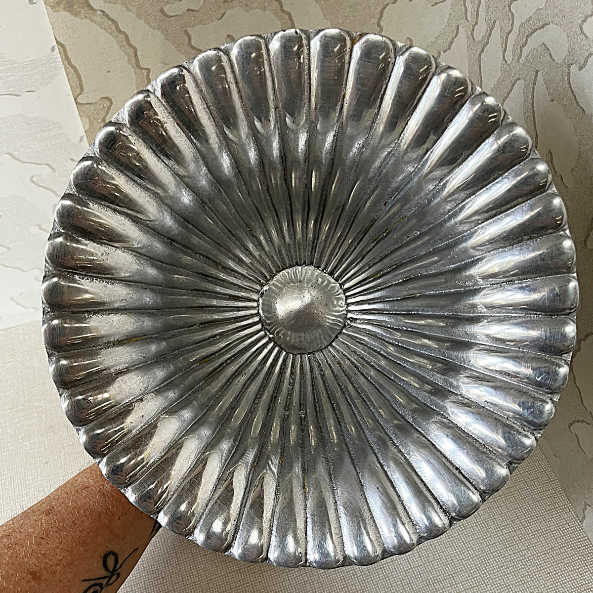 Aluminium Décor: Mid-Century Modern Fluted Cast Aluminium Pedestal Compote Bowl