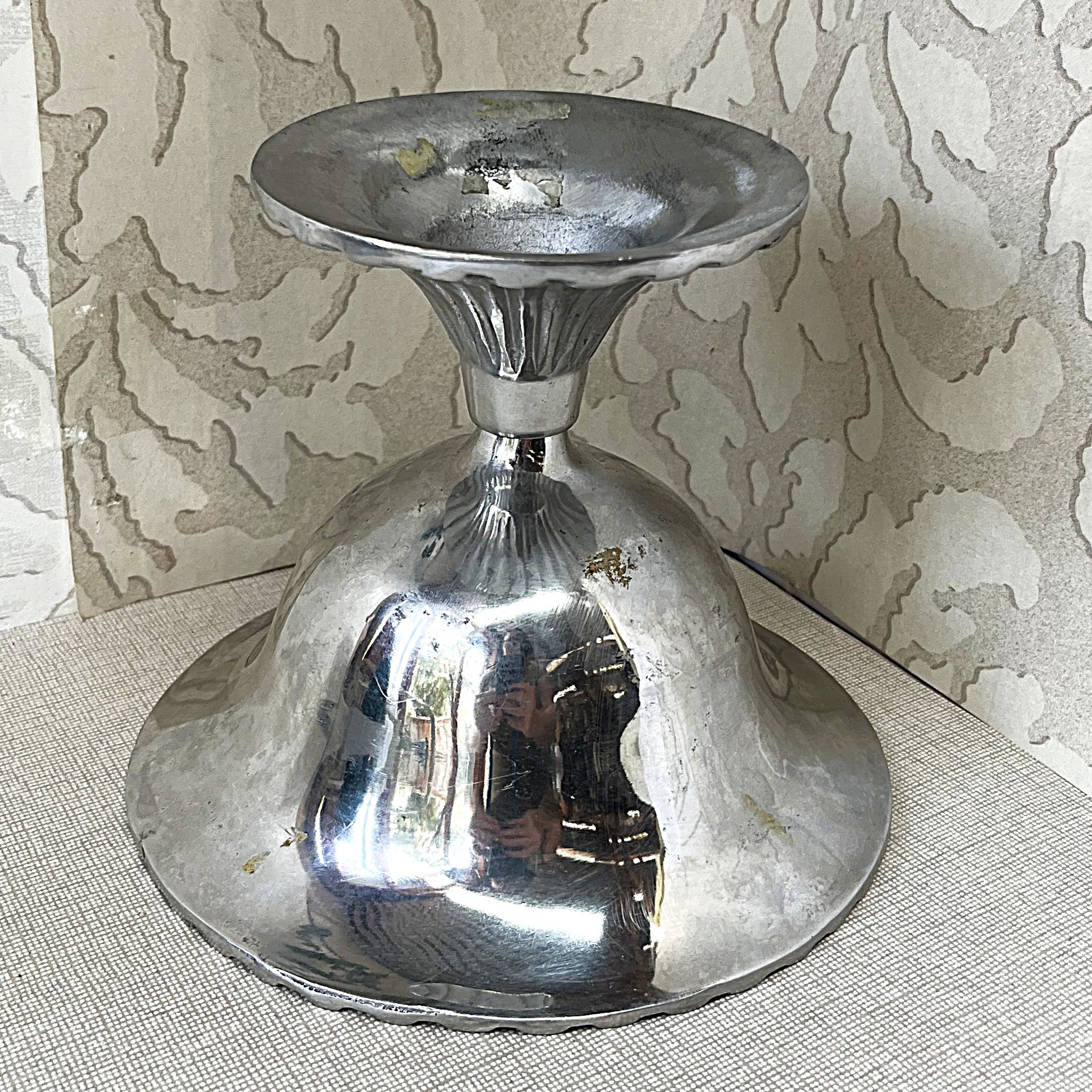 Aluminium Décor: Mid-Century Modern Fluted Cast Aluminium Pedestal Compote Bowl