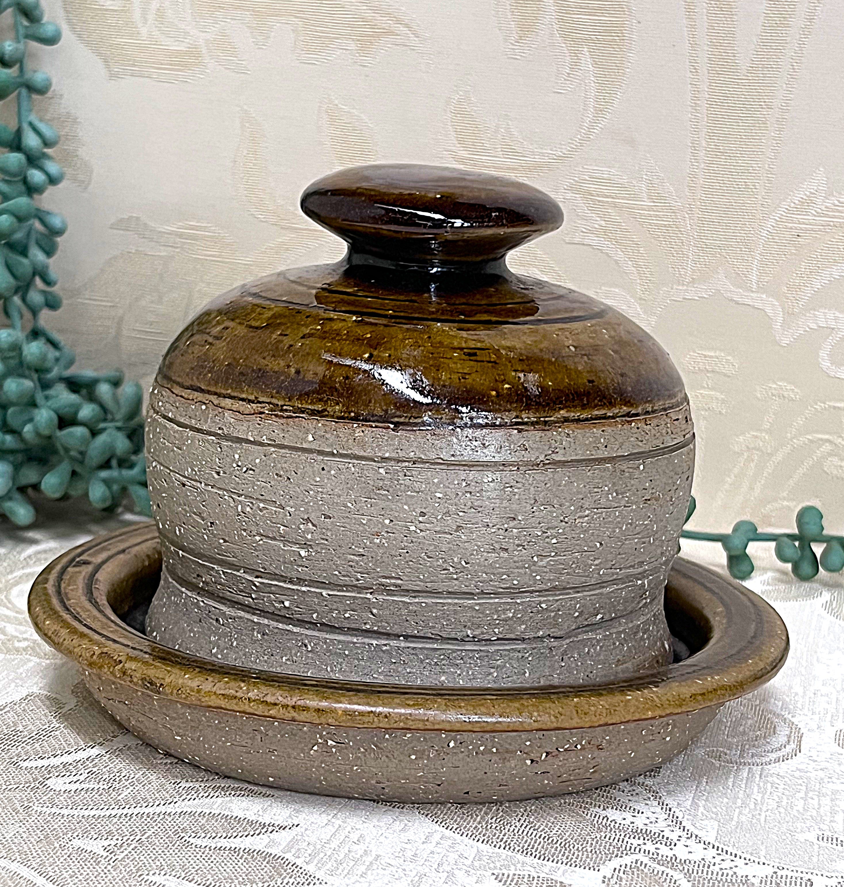 Studio Pottery: Two-Tone Studio Butter Bell Brown Beige