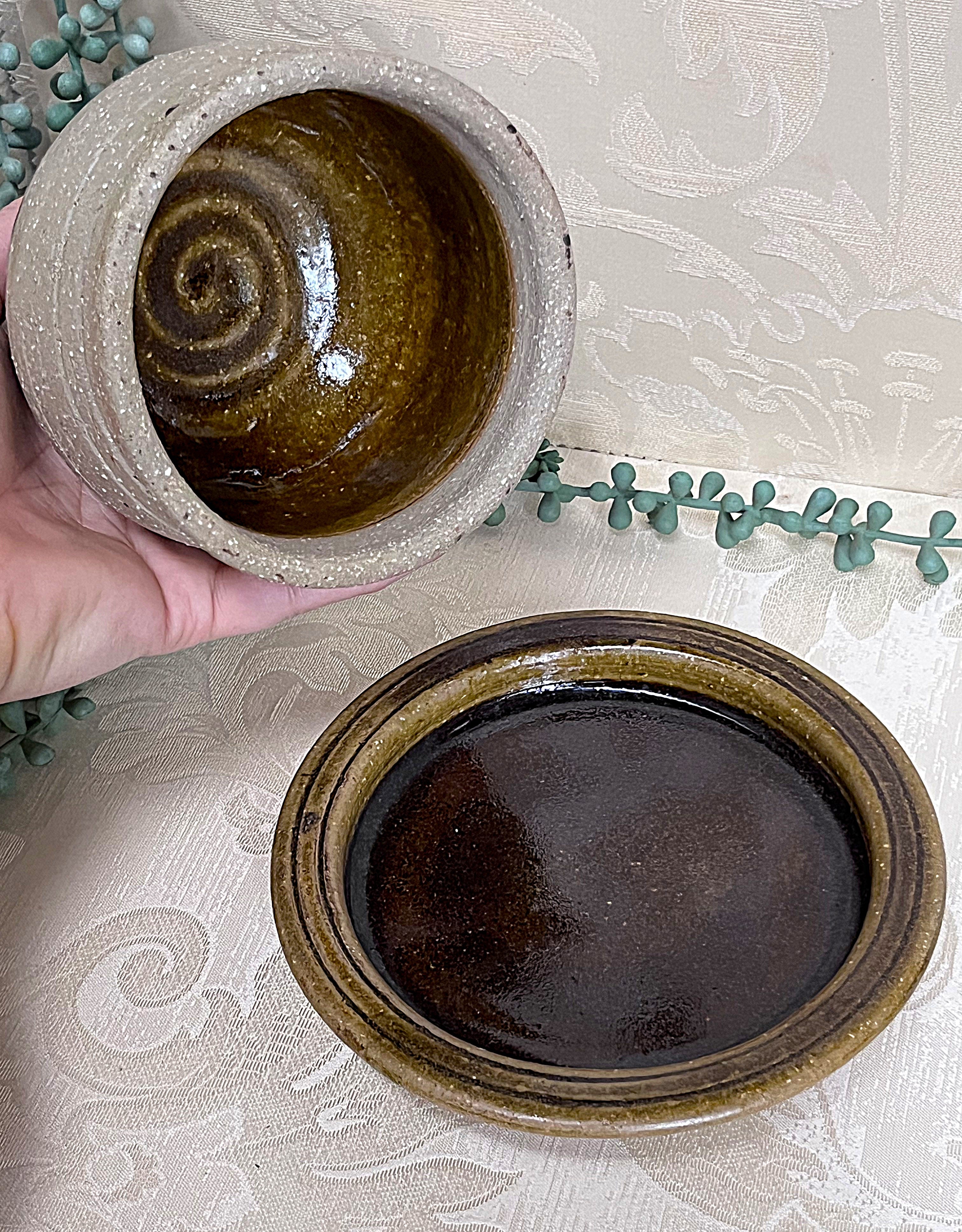 Studio Pottery: Two-Tone Studio Butter Bell Brown Beige