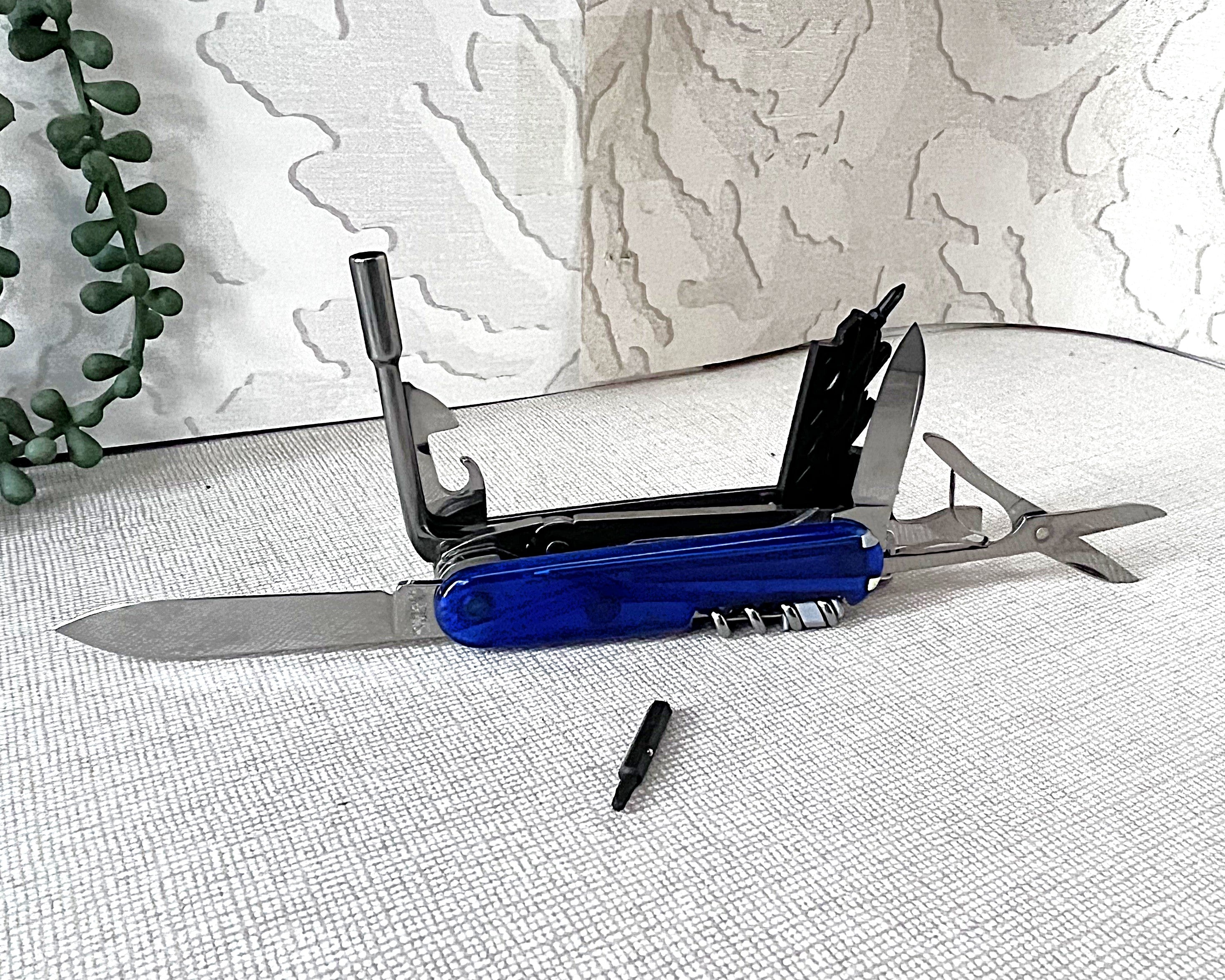 Men: Victorinox Cybertool In Sapphire Blue