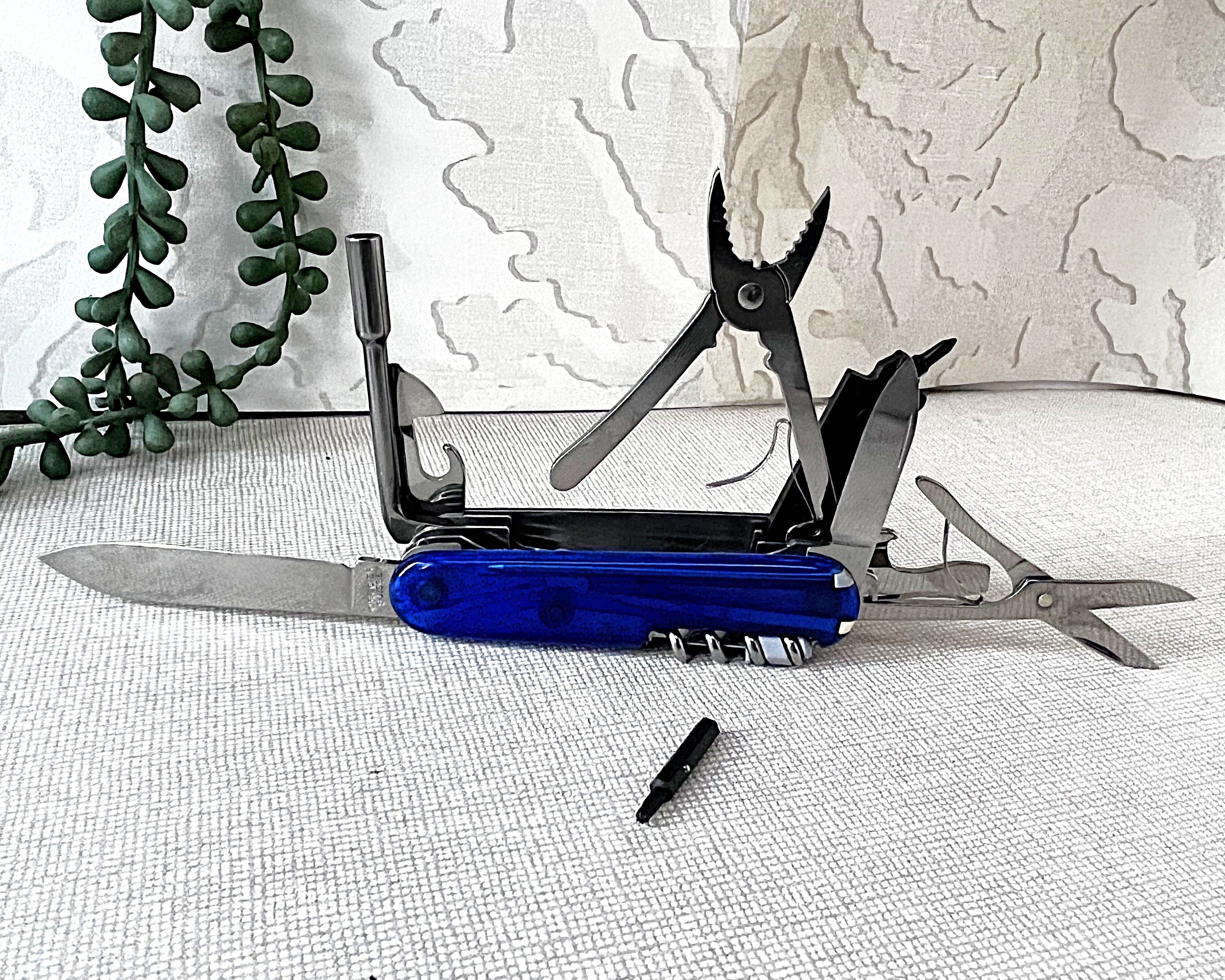 Men: Victorinox Cybertool In Sapphire Blue